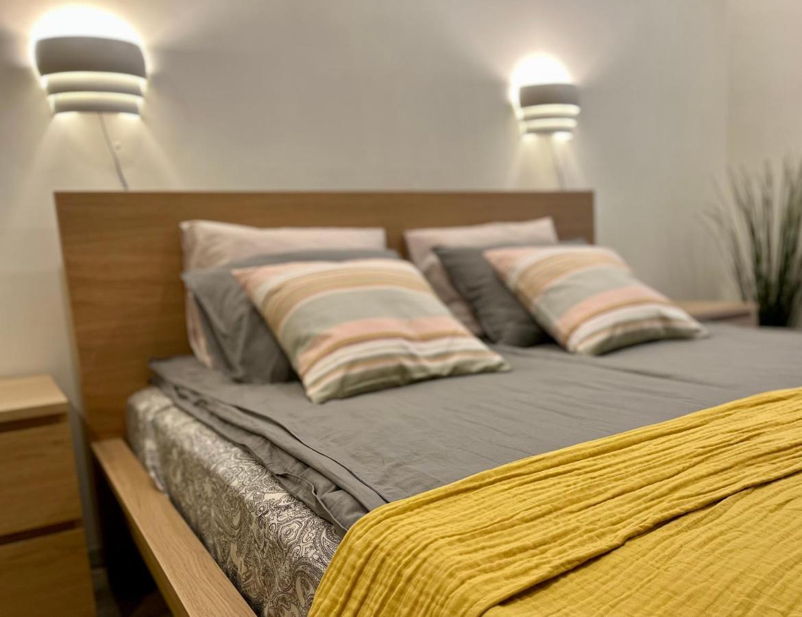 Cozy Vibes Like Home It Is Quiet Apartment With Three Bedrooms 里加 外观 照片