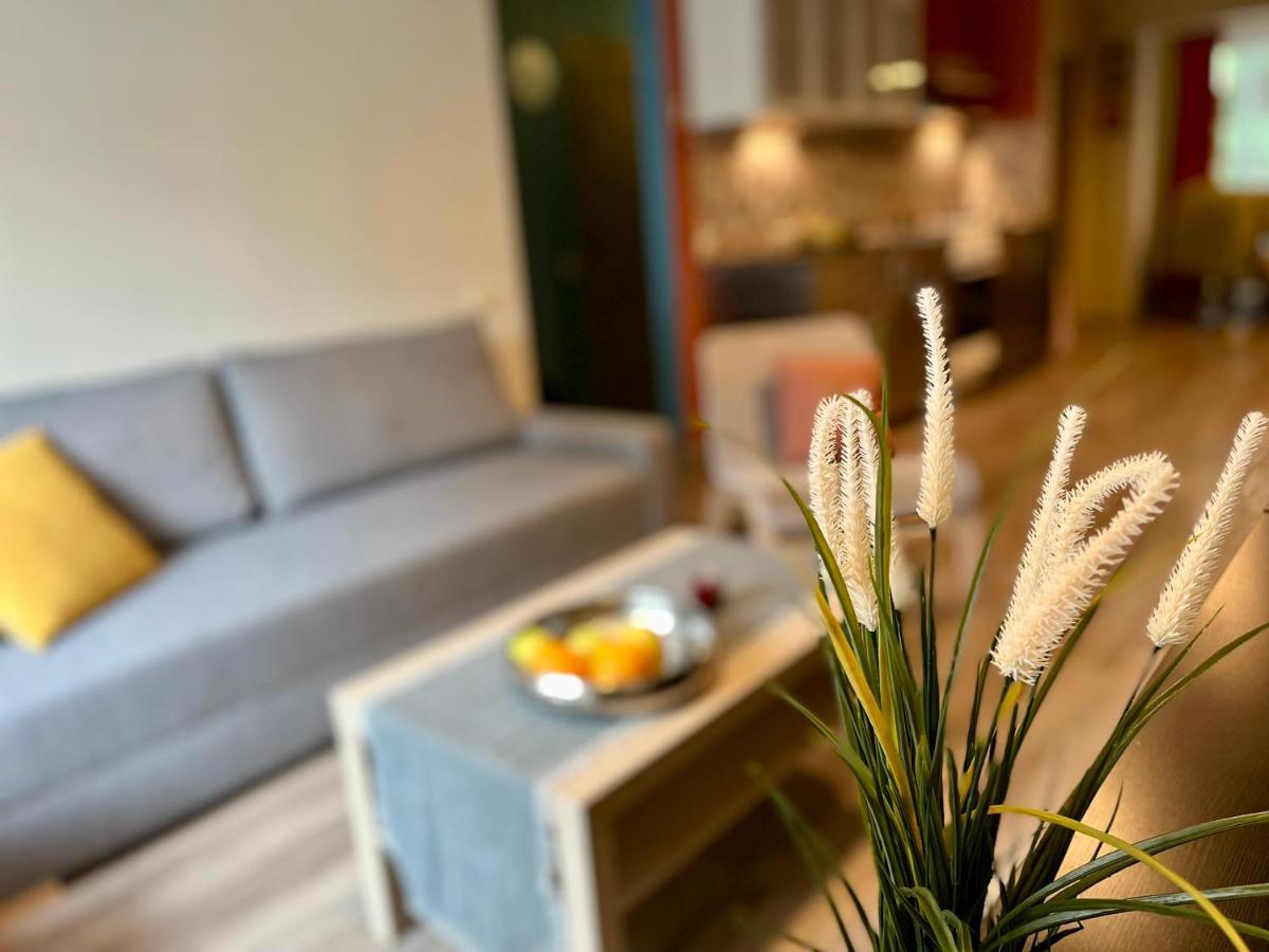 Cozy Vibes Like Home It Is Quiet Apartment With Three Bedrooms 里加 外观 照片