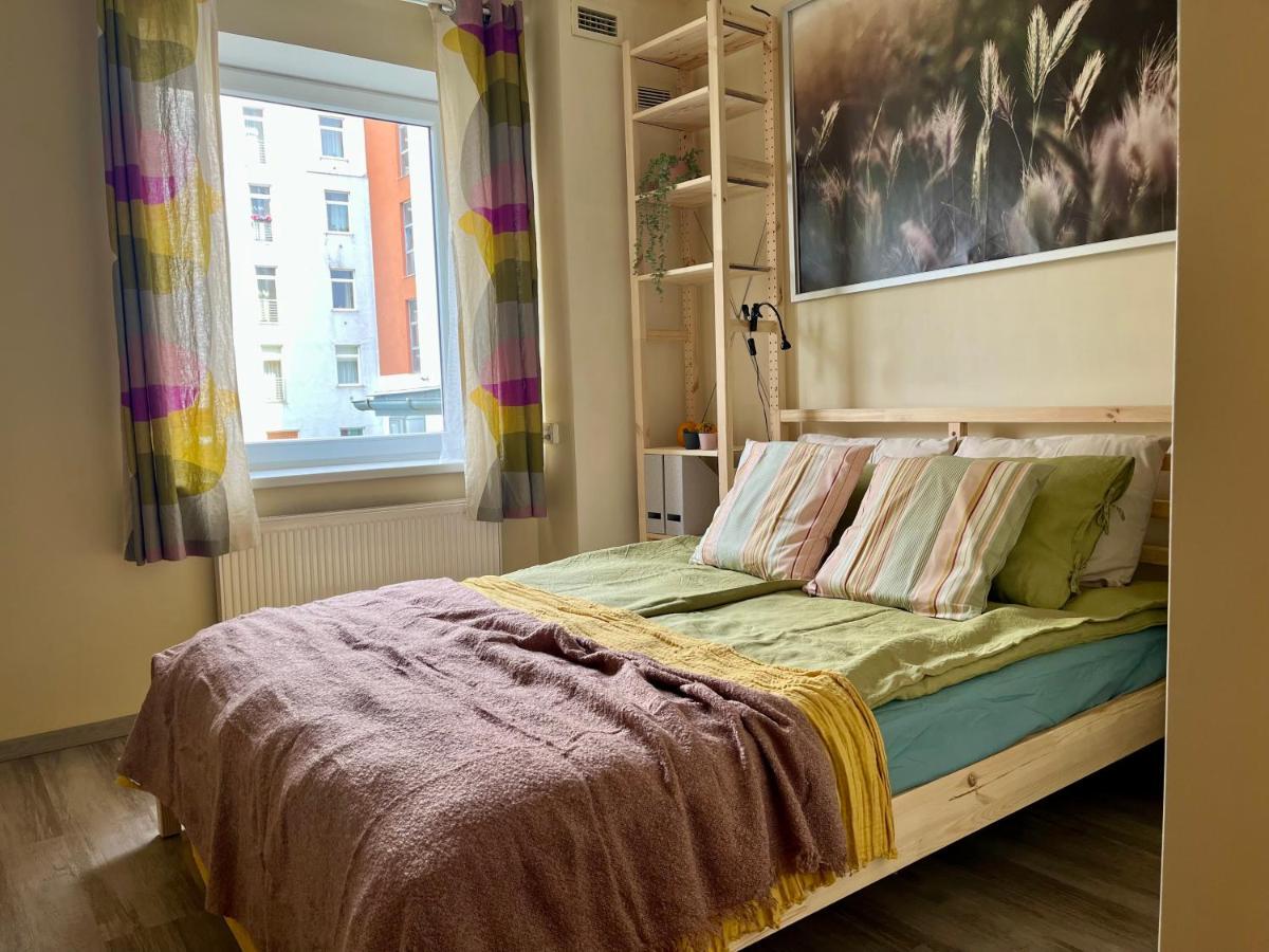 Cozy Vibes Like Home It Is Quiet Apartment With Three Bedrooms 里加 外观 照片